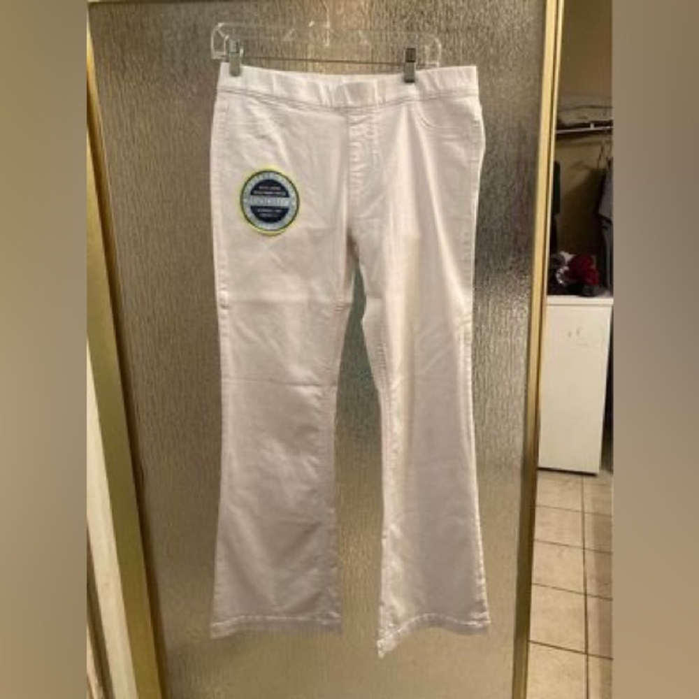 NWT Cello Jeans Sz Large mid Rise Pull On Flare